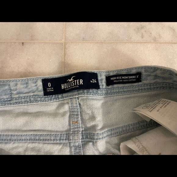 Hollister Distressed Light Wash Mom Jean Shorts - Picture 2 of 4
